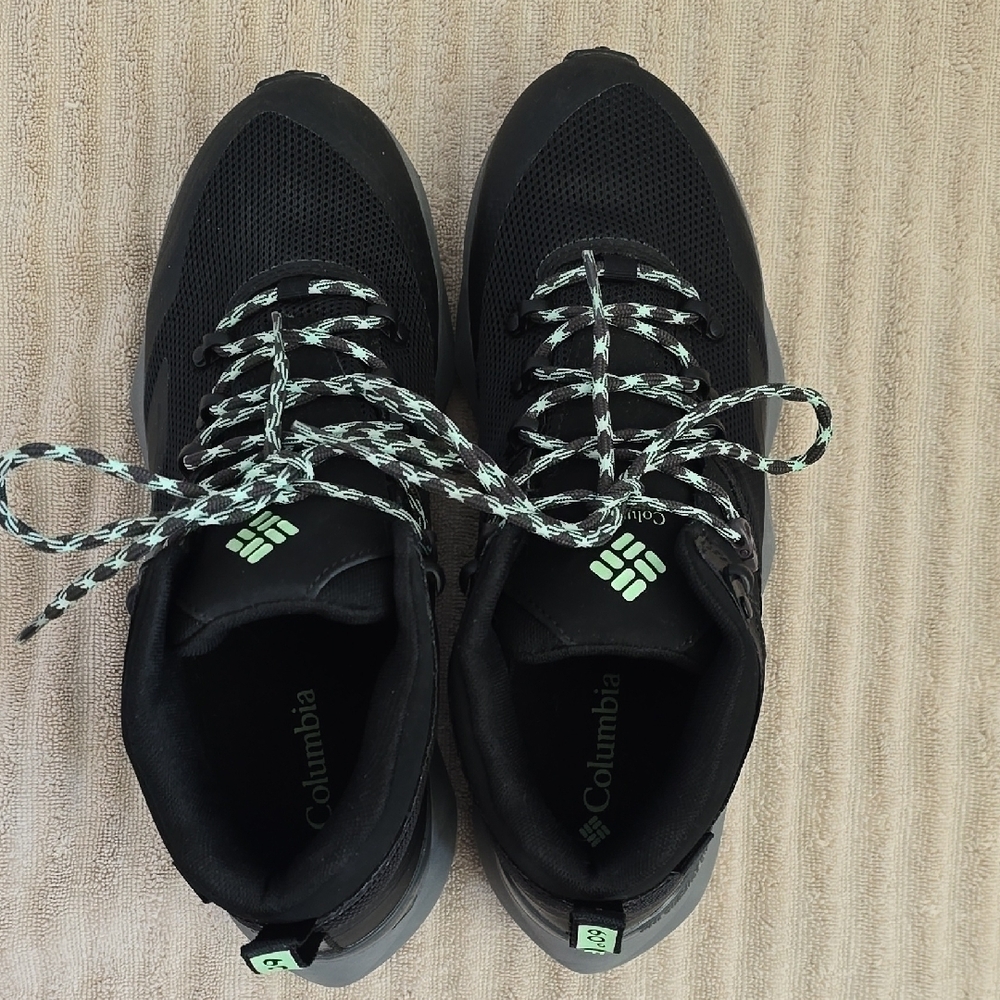 Columbia Black and Green Athletic Shoes